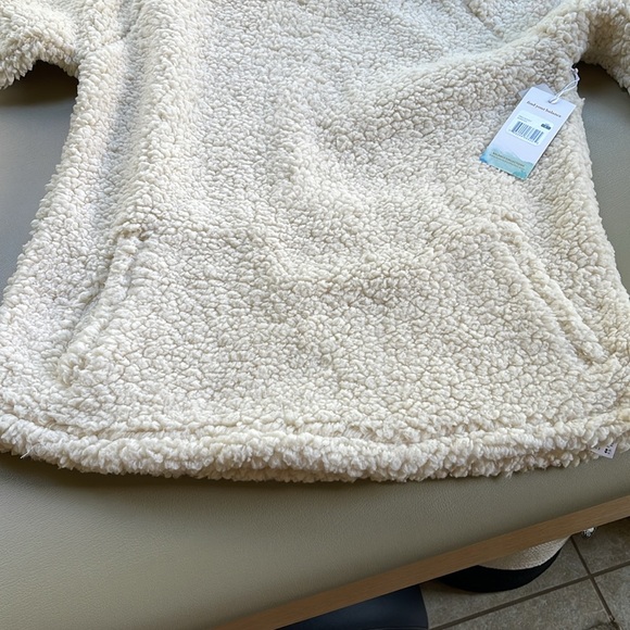 Balance Collection Pullover. - Picture 5 of 9